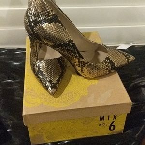 Rose gold and black women's